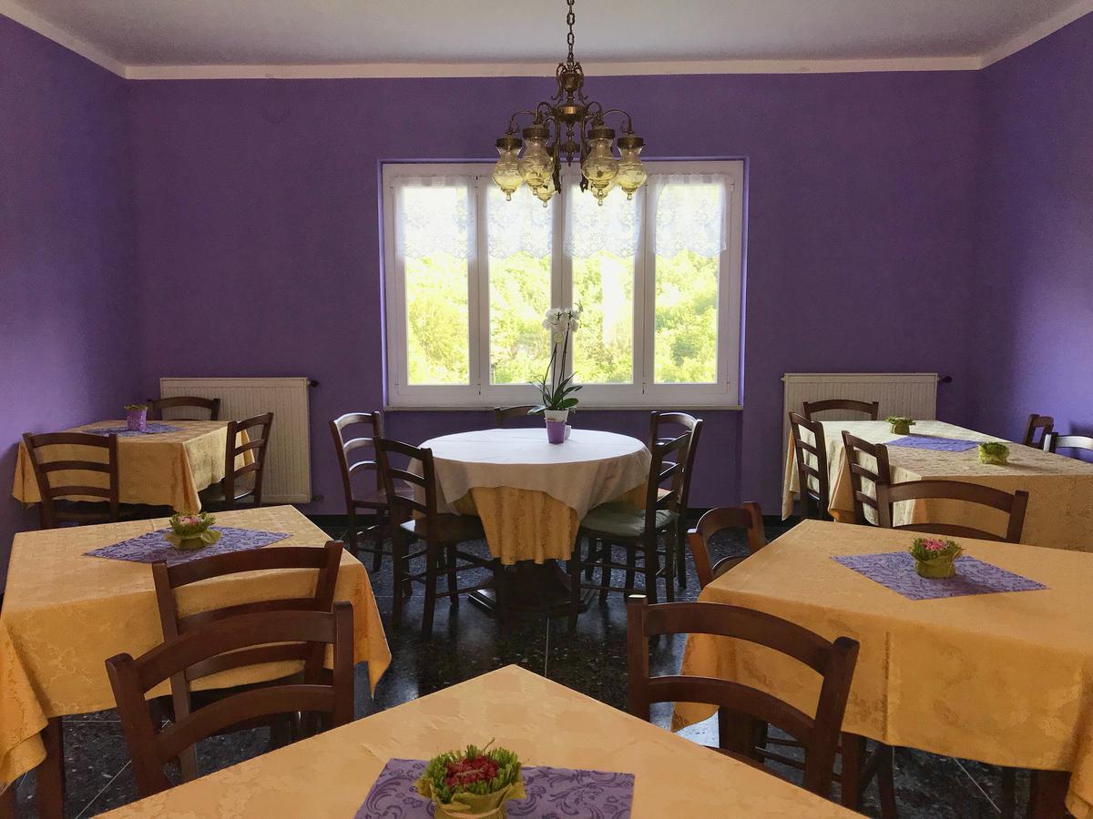 Albergo Delfino San Pietro d'Olba Luaran gambar