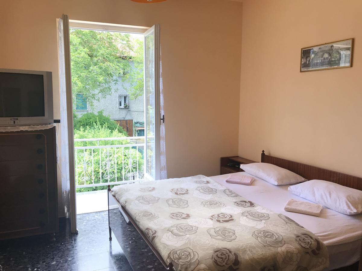 Albergo Delfino San Pietro d'Olba Luaran gambar