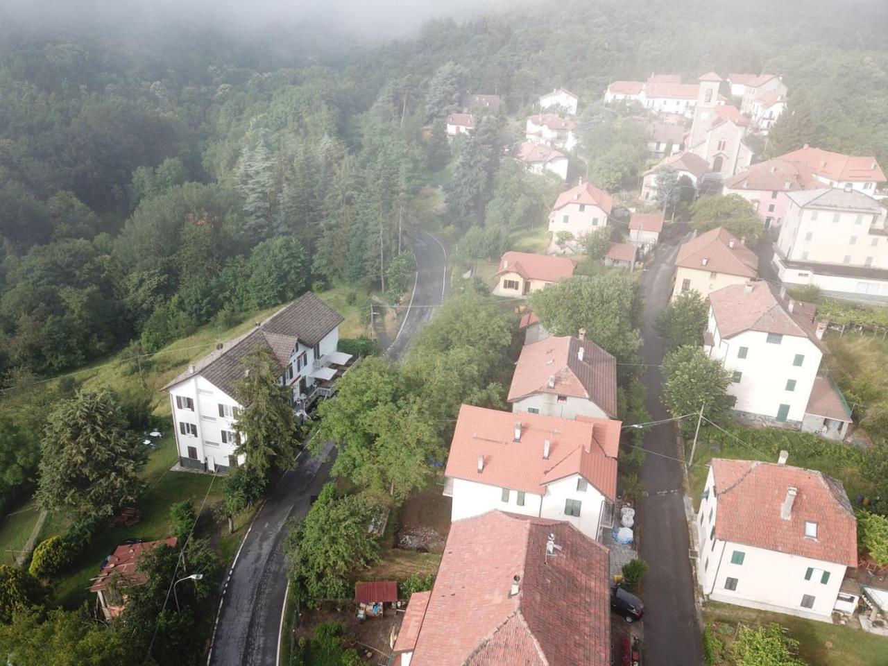 Albergo Delfino San Pietro d'Olba Luaran gambar